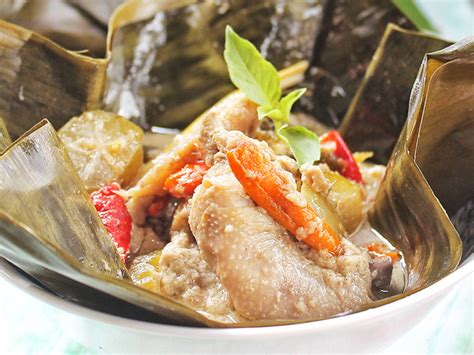 Siapkan air dalam panci dan nyalakan api. Masakan Garang Asem / Garang Asem Ayam Makanan Khas Jawa ...