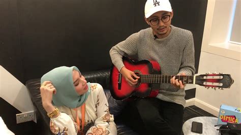 Kau yang membuatku tertawan matamu yang bersinar kau yang membuatku tertawan. Awek kelantan cover lagu - Di MataMu - YouTube