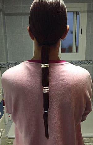 Muchas comenzamos con el problema de las uñas, pero mientras más pasa el tiempo, lo que más extrañamos es un buen corte de cabello. Como cortarse el pelo uno mismo | Empieza a ahorrar