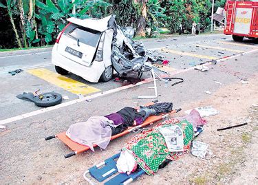 Pelakon cilik, zareef yusof, 9, yang juga anak kepada pelakon terkenal, datuk seri eizlan yusof terselamat namun ibu saudaranya cedera di dahi dan hidung dalam kemalangan di sabak bernam, hari ini. Al-Fatihah... kehilangan 3 bakal jururawat.