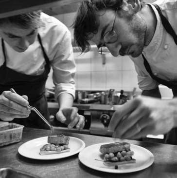 Cours de cuisine originaux et inédits avec le chef guillaume fourcade à la baguette. Cours de Cuisine en Immersion avec un Chef à Paris République