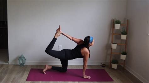 Morning yoga routines and morning yoga stretches to start your day right, even for beginners! Morning Yoga Flow 8-28 - YouTube
