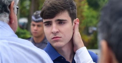 Vítimas tinham marcas de tiros e morreram no local. Intervalo da Notícias: Filho de Gugu registra B.O. contra a própria mãe após "cilada"