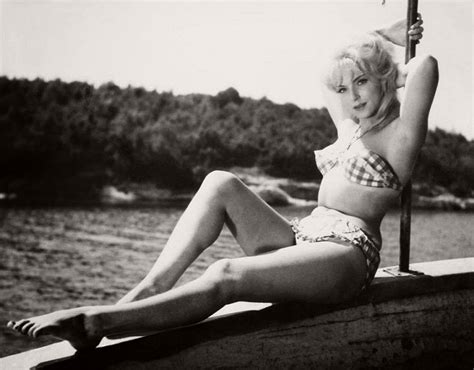 In compiling this ranking, i paid attention to the appearance, sexuality and femininity this list of hollywood actresses can be extended. Top 20 Hottest Hollywood Actresses of the 1960s in B&W ...