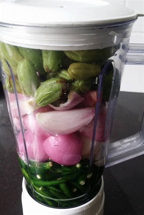 Resep lengkap bagaimana cara membuat sambal belimbing wuluh dapat dilihat di bawah. Resepi Sambal Hitam Belimbing Buluh Versi Mudah dan Sedap!