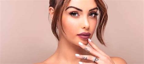 Quoi de neuf sur la planète instagram ? Instagram: Nabilla très fière de sa teinte Mystérieuse