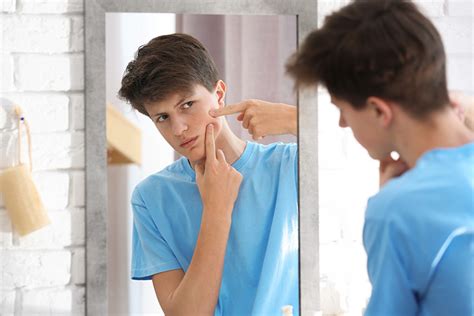 One of which is the sudden addition of greasy hair and greasy skin. Puberty In Boys: Its Stages And Bodily Changes