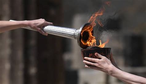 Ein weiteres symbol der olympischen spiele ist das olympische feuer und der traditionelle fackellauf. Olympische Spiele 2020: Wann beginnen die Sommerspiele in ...