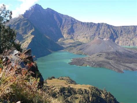 Visitation hours at inpatient wards are from 9 am to 9.30 pm. Puncak Jaya | Lombok, National parks, Southeast asia travel