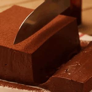 This delicious chocolate mousse has a rich chocolate flavor and is light and airy with a velvety now, there are chocolate mousse recipes that simply involve folding whipped cream into melted. atmeal012: Chocolate mousse cake - Dessert Stims ...