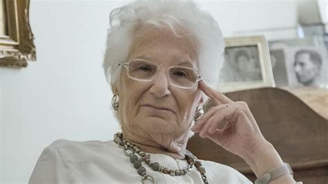 Lucia ascione intervista liliana segre, a 13 anni deportata ad auschwitz e nominata senatrice a vita dal presidente della repubblica. Liliana Segre, an Italian Holocaust survivor under police ...