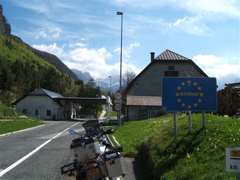 Wij zijn op wintersport een paar keer naar. Grens overgang Italie > slovenie naar Koper (vignet ...