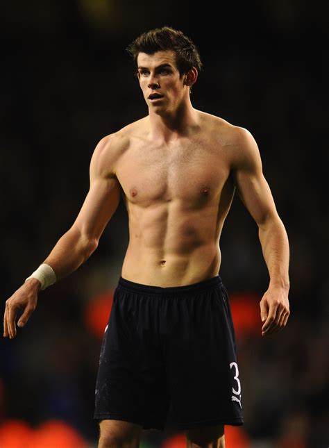 A 26ans, gareth bale est le plus jeune footballeur international du royaume uni. Gareth Bale Shirtless. Gareth Bale parties with friends in ...