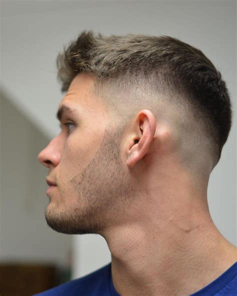 The hairstyle app has the collection of top haircuts for men for all kind of hair. Top 25 Haircuts For Men: 2021 Trends + Styles