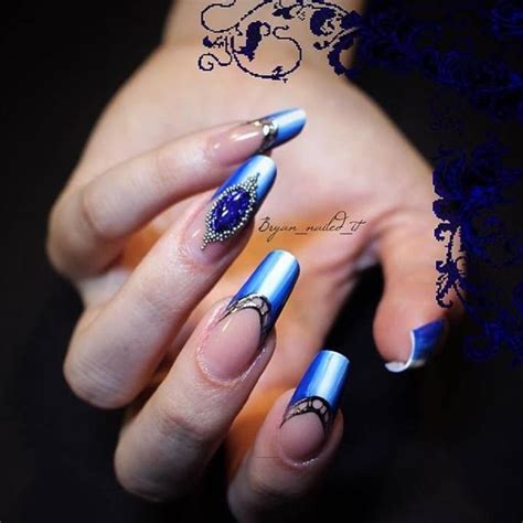 Azul pastel, uñas de color vino y rojos con toque anaranjados o dorados. Pin de Gelish México en UÑAS COLOR AZUL | Uñas color azul ...
