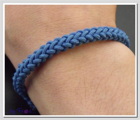 For one 5 foot rein, you will need around 80 feet of paracord, and 5. How to do 8-strand round braid | Knots, Paracord bracelets ...