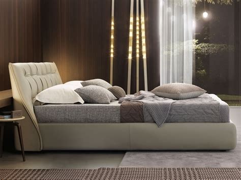 In legno in pelle o in. Letto in pelle design Lunatic