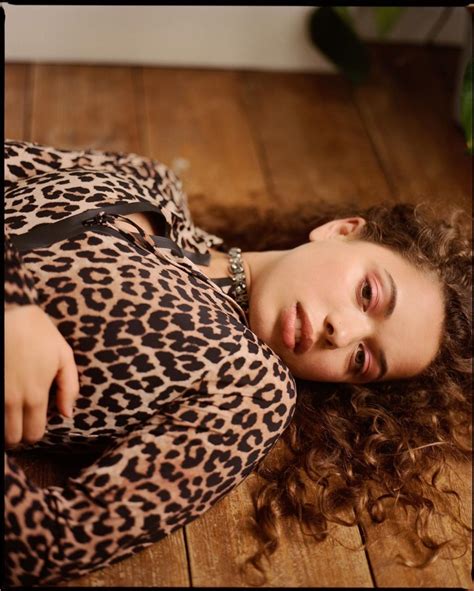 Nilüfer yanya (indie acoustic soul artist). Nilüfer Yanya, lo más fresco del Girl Power | Revista Kuadro