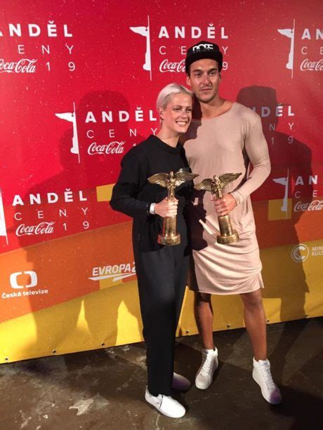 Hudební ceny anděl 2019 měly být vyhlášeny 31. Ceny ANDĚL COCA-COLA 2019 ovládl VLADIMÍR MIŠÍK! Vzácnou ...