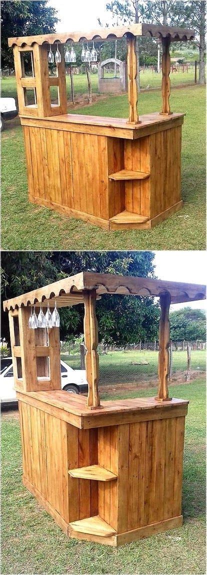 Ein bier an deiner gute holzarten für den bau einer bar sind kirschholz oder eichenholz. repurposed wood pallet bar plan | Diy paletten, Umfunktioniertes holz, Holz kreationen