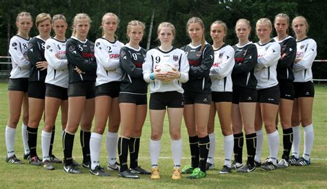 Die frauenfußball nationalmannschaft deutschlands trägt ihre heimspiele in wechselnden stadien aus. Auch weibliche U18 für WM nominiert | DFBL