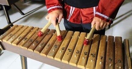 Penghayatan permainan alat perkusi (drumline). TUGAS SEKOLAH: ALAT MUSIK TRADISIONAL DAN LAGU DAERAH