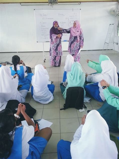 Warna merah membawa makna ketekunan. SEKOLAH MENENGAH KEBANGSAAN (P) BUKIT KUDA | LAMAN WEB ...