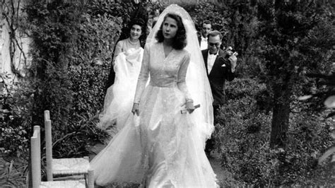 Desde su rostro hasta su look de peinado. Coronas Reales: Así fue en 1947 la primera boda de la duquesa de Alba