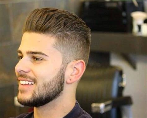 Tidak salah mencuba sesuatu yang baru buat mereka yang berani. Fesyen Rambut Lelaki Terkini Style Undercut dan Pompadour ...