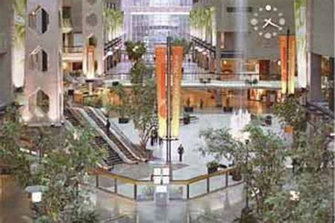 Montréal Malls and Shopping Centers: 10Best Mall Reviews
