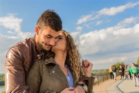Customer service is terrible too, they dont know anything, the confuse your emails, and its a waste of time to call them. Is there any good hookup sites. Top 4 Online Dating Sites ...