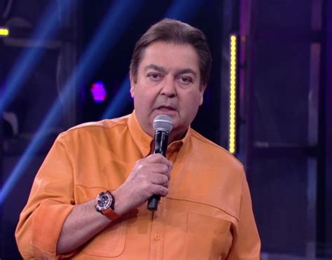 Produced by rede globo and hosted by fausto silva also known as faustão, it features live music performances (usually by the most popular artists in brazil at the time). Domingão do Faustão terá pílulas em homenagem aos 30 anos ...