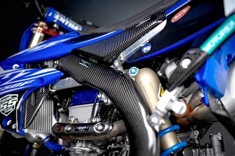 Grâce à son tout nouveau moteur et à son châssis, la 450 yzf 2020 vous offre des performances et des technologies les plus abouties de sa catégorie. CMT Compositi | Carbon tank cover for Yamaha YZF 450 2020 ...