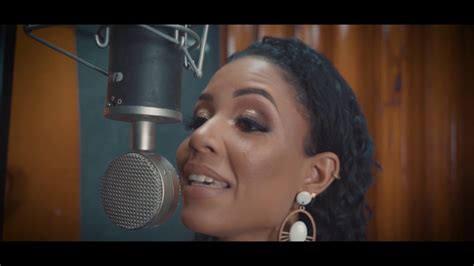 Listen, i am alone at a across roads i'm not at home in my own home and i've tried and tried to say what's on my mind you should have known oh, now i'm done believing you you don't. Tradução da música Listen Beyonce , por Jéssica Fernanda - YouTube