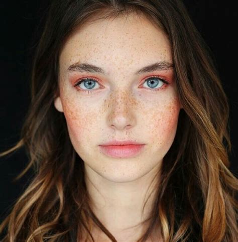 Some freckles appear to be drawn on with glitter make up, while others stick individual pieces of glitter to their face. Pin by Pirate Cove on Redheads, Freckles, Pale Skin & Blue ...