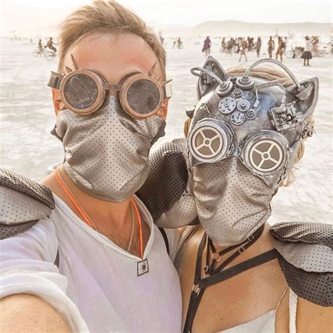 You're going to be in the desert during the festival, that means it'll be hot during the day but the temperature can seriously drop. Best Outfits of Burning Man 2019 - Fashion Inspiration and ...