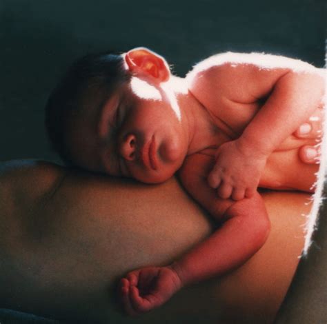 Unser jüngester wird im märz 2 jahre und schläft auch im schlafsack. Wie viel Schlaf brauchen Babys? Ab wann schlafen sie durch?
