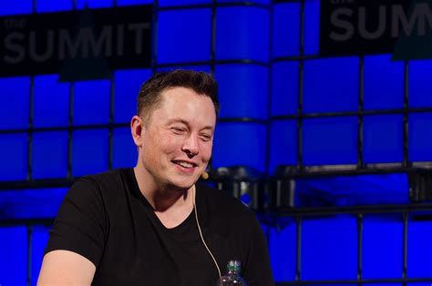 He is the founder, ceo, cto, and chief designer of spacex; Dit is hoe Elon Musk zijn super efficiënte vergaderingen ...