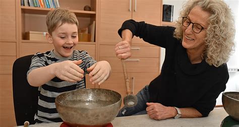 Jeweils zu viert leben zwölf menschen in drei kleinen wohneinheiten zusammen. Heilpädagogische Förderung - Kardinal-von-Galen-Haus