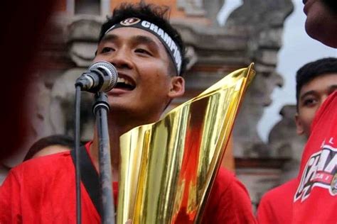 I kadek agung widnyana putra (born june 25, 1998) is an indonesian professional football player who plays as a midfielder for liga 1 club bali united. Kadek Agung, Spaso dan Nadeo Dipanggil Timnas | BALIPOST.com