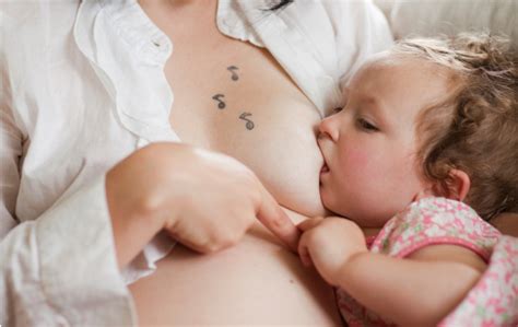 06:24annika loves giving a handjob. Menyusui Saat Saya Dinyatakan Hamil Kembali - Mommies Daily