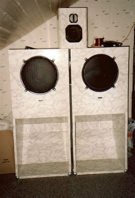 Mit line array mit 24 speziell entwickelten 2 treibern. Schalldruck ohne Limit