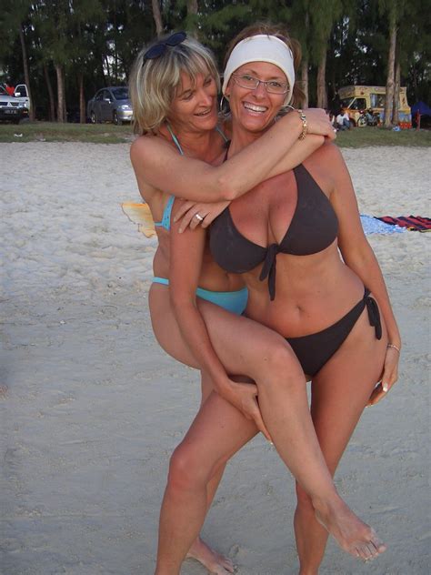 Lusty guy enjoys every inch of her body. Free pictures of mature moms - MILF - freesic.eu