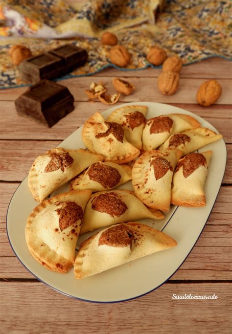 Check spelling or type a new query. Panzerotti con cioccolato mandorle e carne - SuaDolcezzaReale