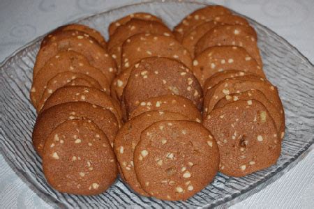 Sie haben, je nach region, unterschiedliche namen und werden beispielsweise in helgoland rund gebacken und helgoländer nüsse genannt. Braune Kuchen - Rezept Dänische Kekse - KUCHEN AKTUELL ...