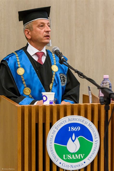 The cfr cluj logo is composed of a wide elegant shield with its sides arched from the center. Universitatea de Ştiințe Agricole şi Medicină Veterinară ...