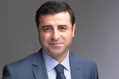 Zaza kökenli olup, babasının adı tahir, annesinin adı sadiye'dir. Selahattin Demirtas « Celebrity Age | Weight | Height ...