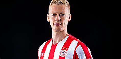It shows all personal information about the players, including age, nationality, contract duration and current market. PSV.nl - Timo Baumgartl versterkt PSV