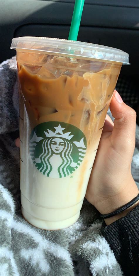 Really, though, can you think of anything better than a ice cold tea from starbucks on a hot summer day? Pin by Yoselyn Canas:))))) on Drinks. | Starbucks, Hot ...