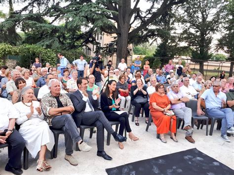 Quand les politiques placent leur produit. Christophe Castaner on Twitter: "À #Carpentras pour ...